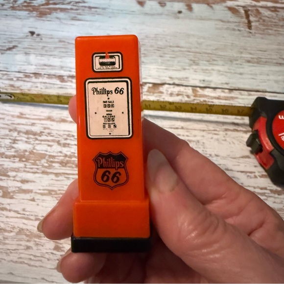Vintage 1950s Phillips 66 Gas Pump Salt & Pepper Shakers Orange Plastic Idaho - Picture 6 of 6